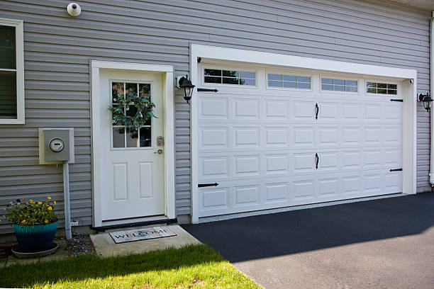 24/7 Emergency Garage Door Panel Replacement experts in Wellsville, MO
